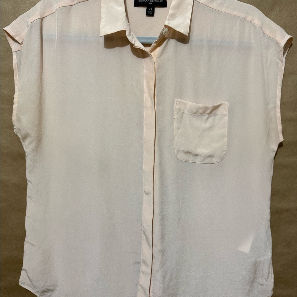 Banana Republic Light Cream Sleeveless Blouse